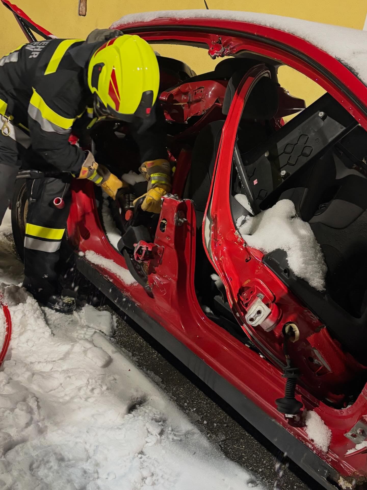 Gallery image 1 - Technische Übung hydr. Rettungsgerät